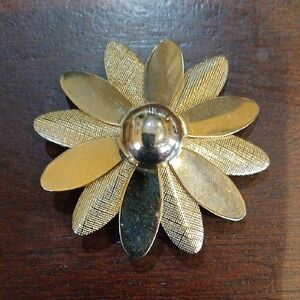 Elegant Gold Floral Vintage Brooch